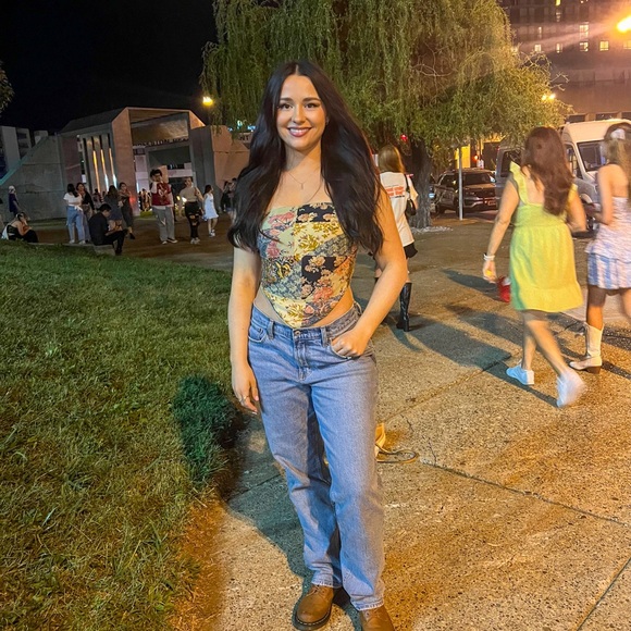 Meet your Posher, Jade - Picture 4 of 4